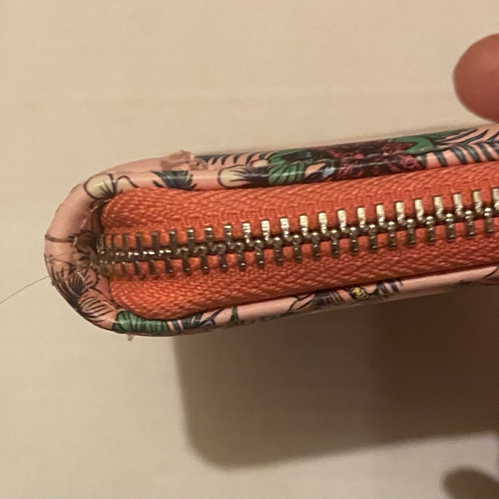 Loungefly Stranger Things Creatures
Wallet 💝✨💝✨ - Picture 12 of 15